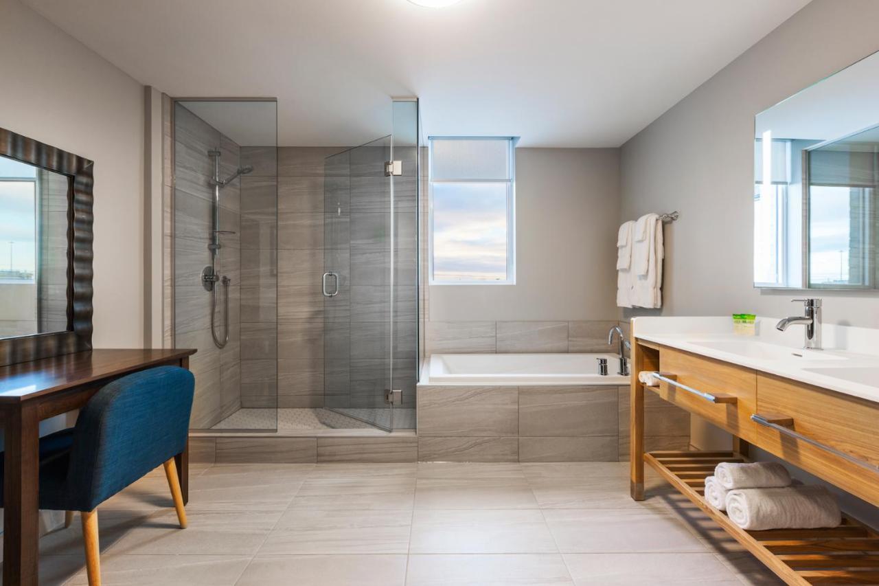 Imperia Hotel Et Suites Boucherville Exterior foto